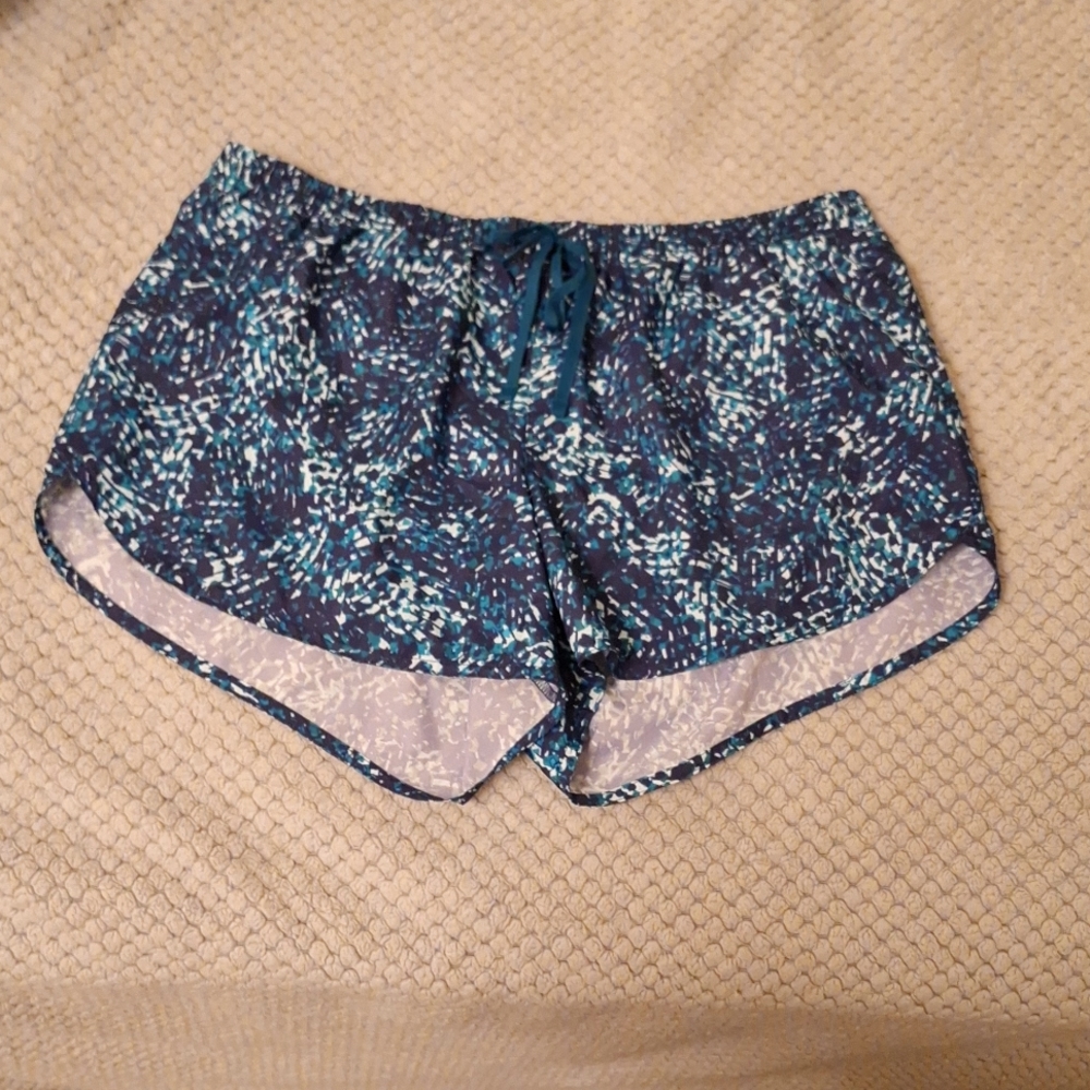 Old Navy blue pattern active shorts size L